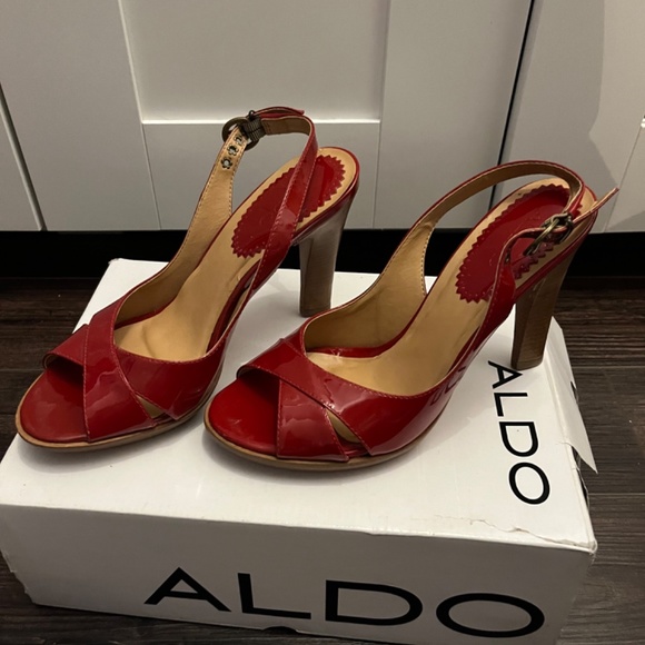 Vibrant Red Slingback - Picture 2 of 3